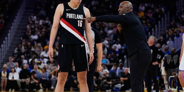 杨瀚森谈对阵库里感受 比卢普斯:他表现并不糟糕